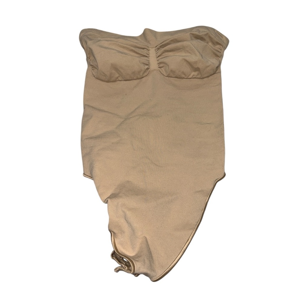 13. SKIMS Women’s Nude Strapless Shapewear Bodysuit Size M